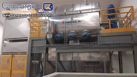 Misturador para produtos em p�s com rosca transportadora, silo receptor e peneira centr�fuga Consolid