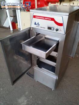 Derretedeira vertical em inox com 3 bandejas Jaf Inox 30 kg Derretedeira vertical em inox com 3 bandejas Jaf Inox 30 kg